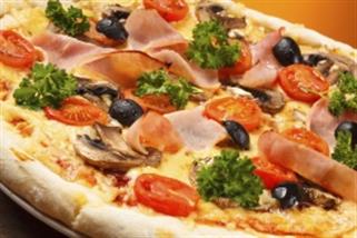 foto da receita Pizza de peito de peru com mussarela e champignon