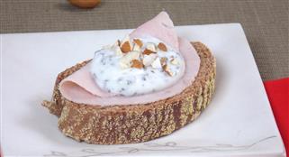 foto da receita Pão australiano com blanquet e requeijão temperado