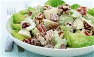foto da receita Salada de folhas com molho de iogurte e gengibre