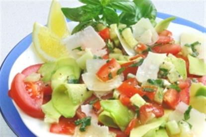 Salada de legumes com abacate