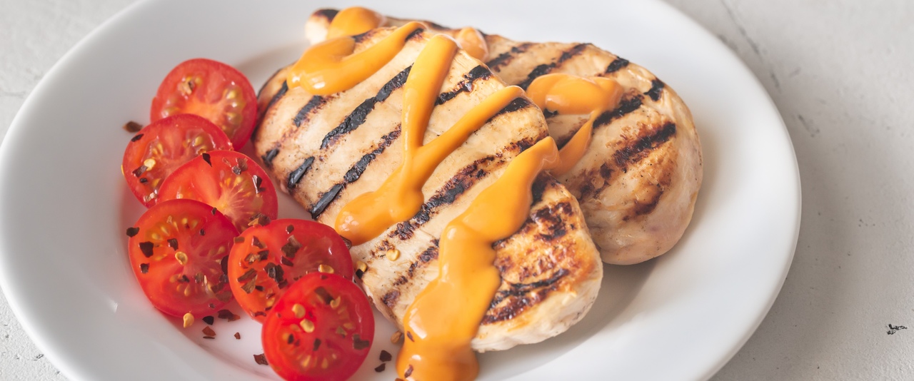 foto da receita Filé de frango grelhado com molho de laranja e legumes assados