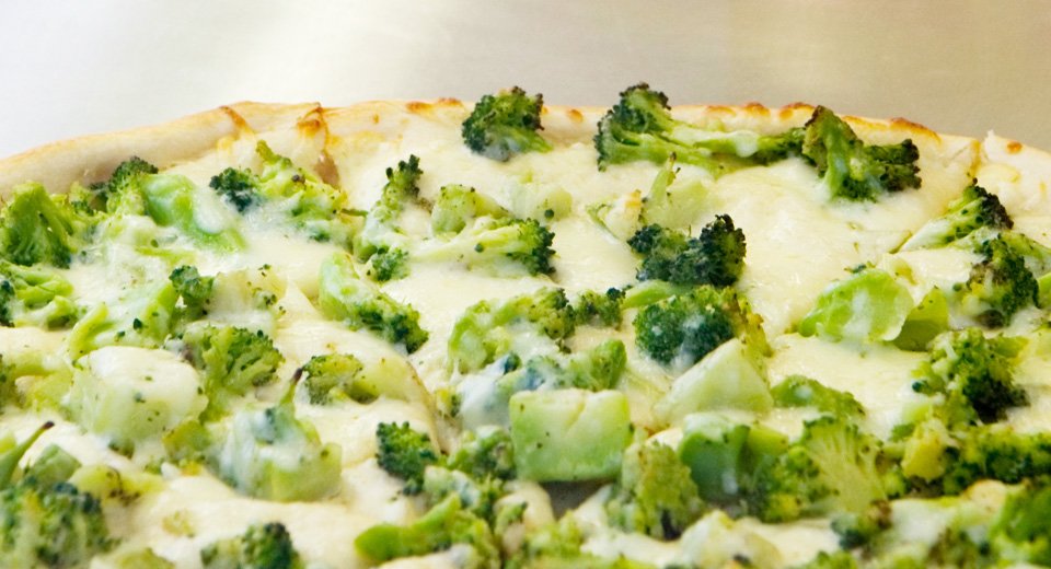 foto da receita Pizza integral de brócolis com requeijão