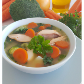 Sopa de legumes, hortaliças e peito de frango