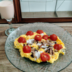 Omelete de tomate com cogumelos