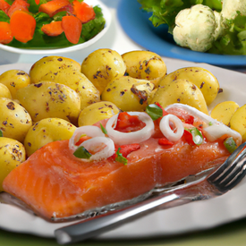 salmão com batatas e salada