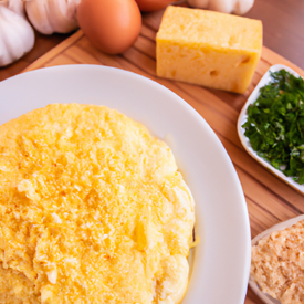 omelete com queijo ralado