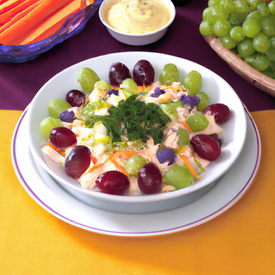 Salada de vegetais com uvas-passas