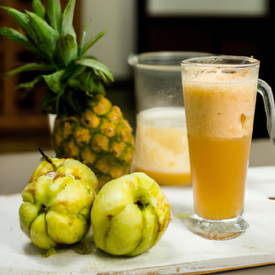 Suco de Abacaxi, Hortelã, maçã e gengibre