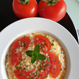 Risoto de tomate com manjericão