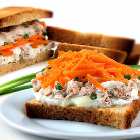 Sanduiche sardinha + cenoura + iogurte