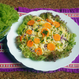 Salada de repolho, cenoura e requeijão