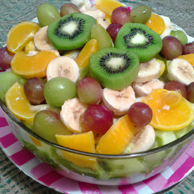 Salada de frutas(uva, kiwi, laranja, banana e maçã)