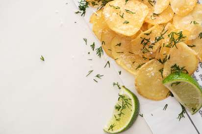 Batatas crocantes com orégano e limão