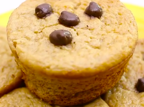 foto da receita Muffin de banana com iogurte e gotas de chocolate