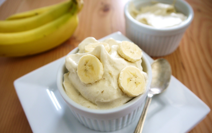 Sorvete proteico com iogurte de banana
